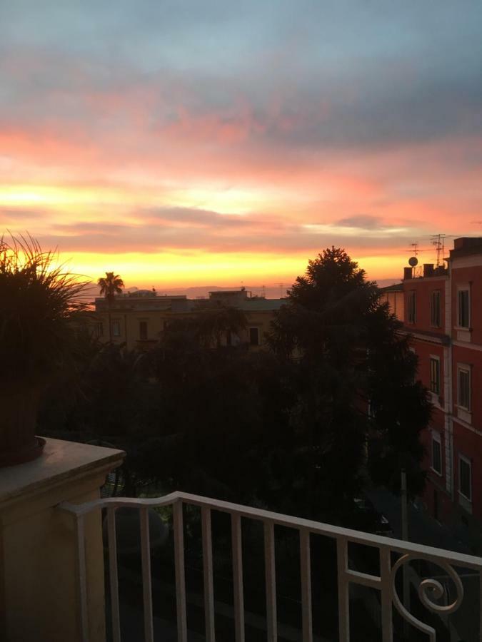 Suite Klimt P.Zza Amedeo Naples Exterior photo